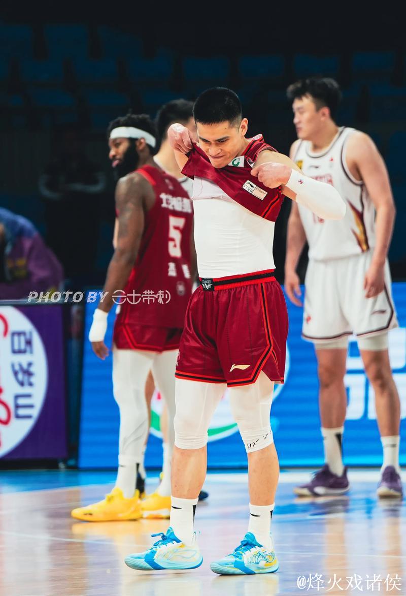 陈盈骏15分首钢胜广州 琼斯三双吉林胜江苏