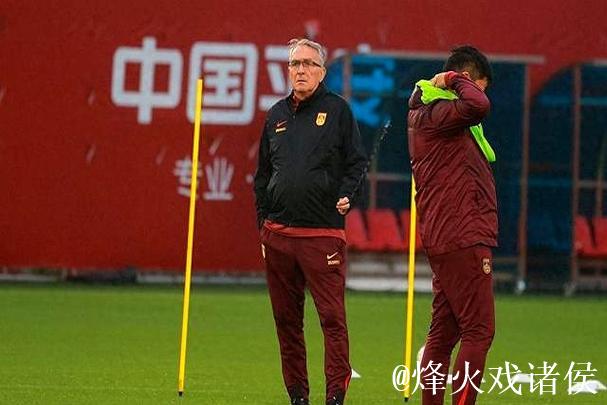 国足25人出征印尼 宋凯督战 目标把悬念带回重庆 国足25人出征印尼 宋凯督战 目标把悬念带回重庆