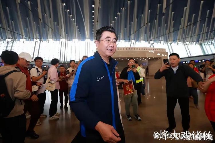 国足25人出征印尼 宋凯督战 目标把悬念带回重庆 国足25人出征印尼 宋凯督战 目标把悬念带回重庆